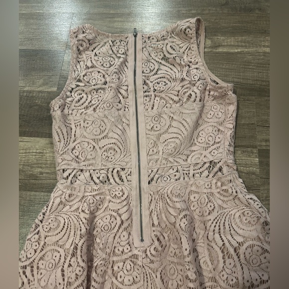 Women’s Lace Dress - Picture 2 of 4